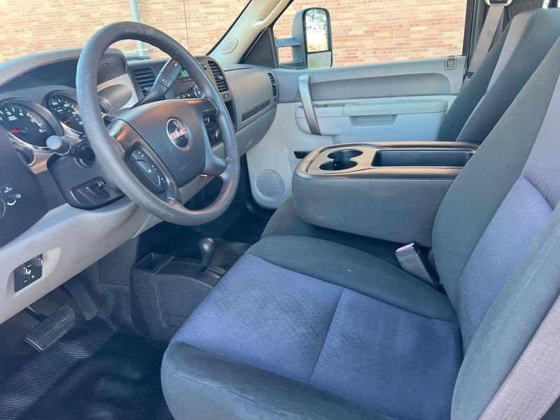 GMC Sierra 2500HD 4WD Reg Cab 133.7" Work Truck 2011