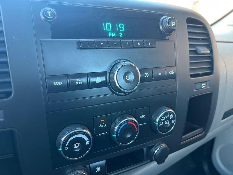 GMC Sierra 2500HD 4WD Reg Cab 133.7" Work Truck 2011