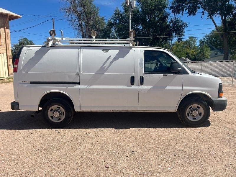 Chevrolet Express Cargo Van RWD 2500 135" 2010