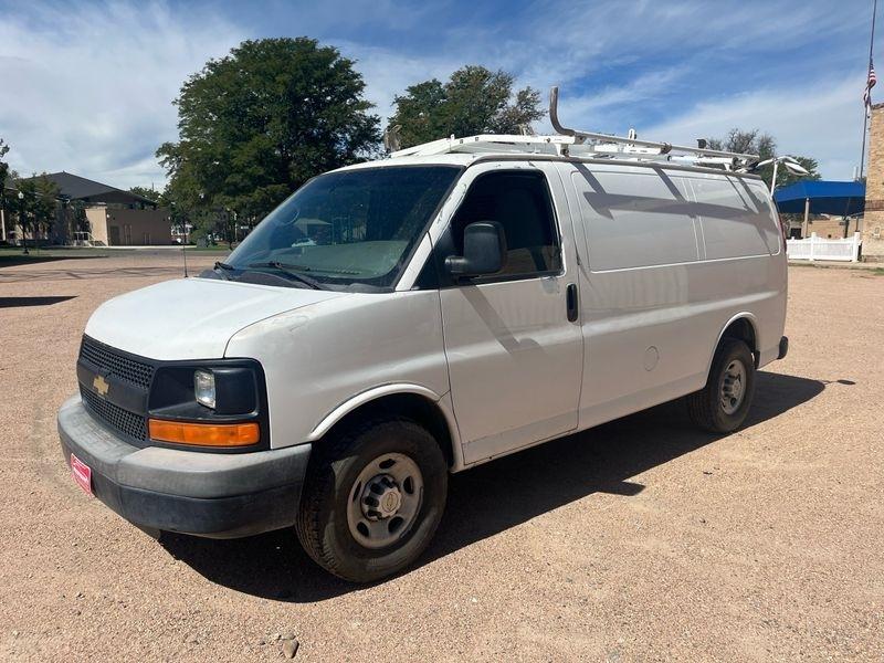 Chevrolet Express Cargo Van RWD 2500 135" 2010