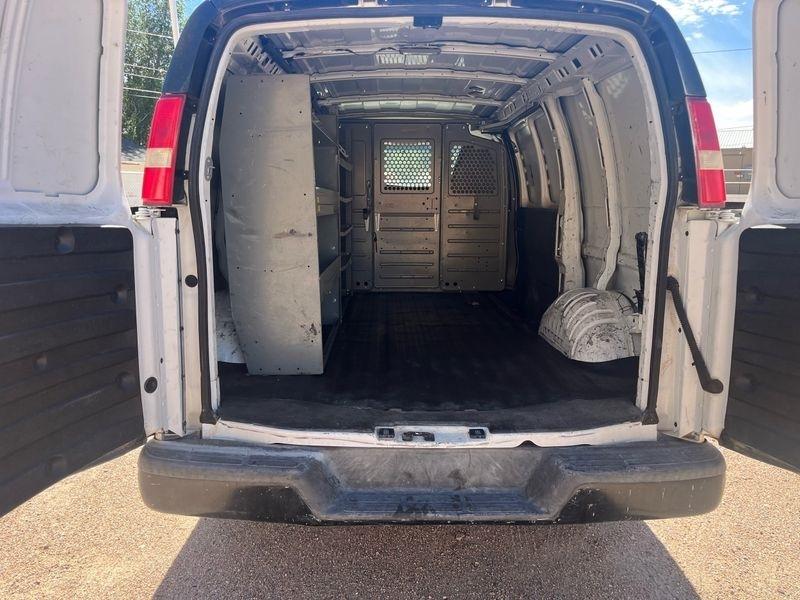 Chevrolet Express Cargo Van RWD 2500 135" 2010