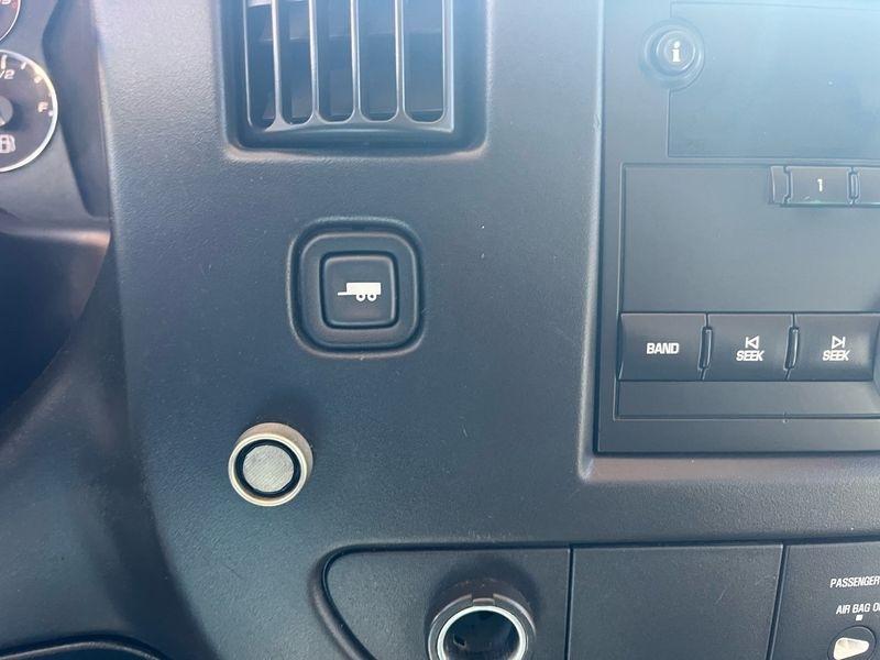 Chevrolet Express Cargo Van RWD 2500 135" 2010