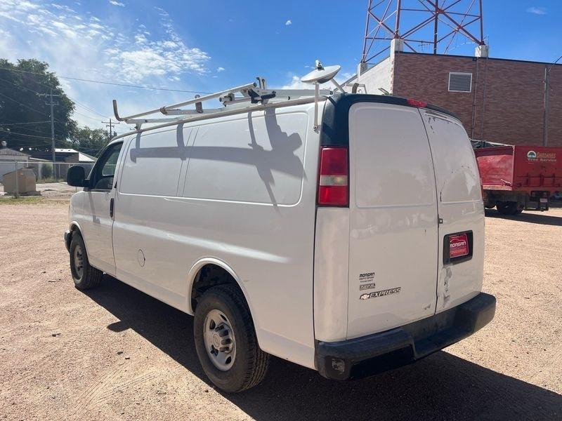Chevrolet Express Cargo Van RWD 2500 135" 2010