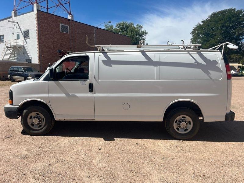 Chevrolet Express Cargo Van RWD 2500 135" 2010