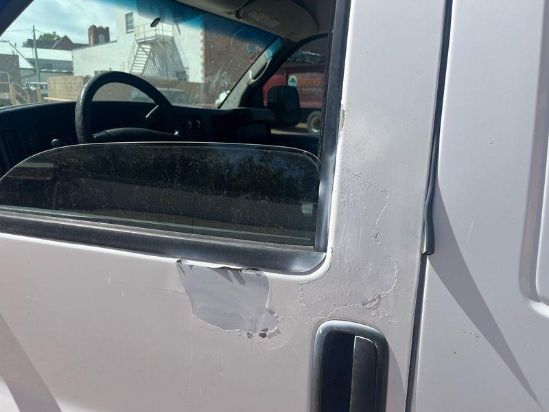 Chevrolet Express Cargo Van RWD 2500 135" 2010