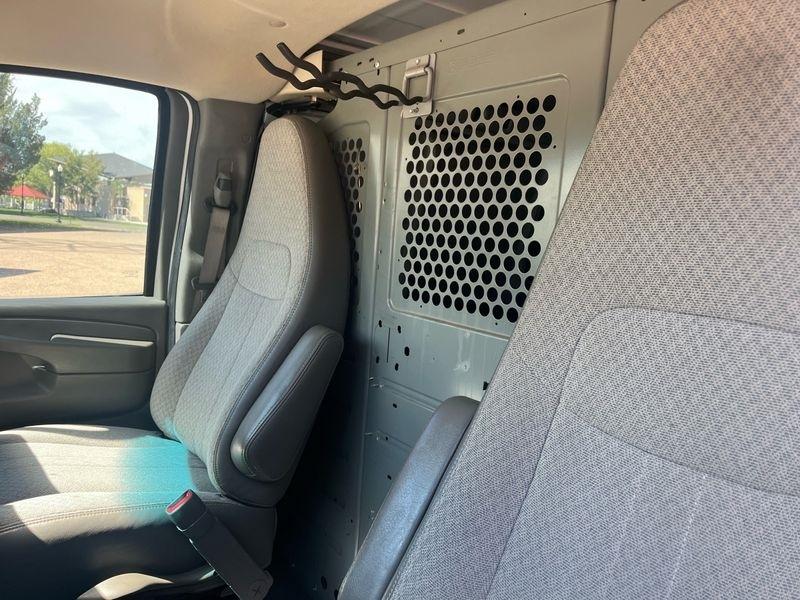 Chevrolet Express Cargo Van RWD 2500 135" 2010