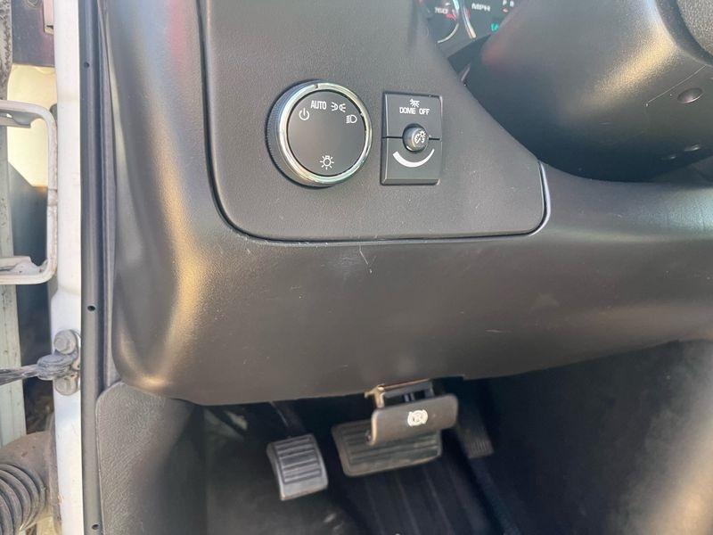 Chevrolet Express Cargo Van RWD 2500 135" 2010