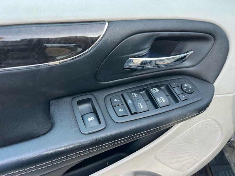 Chrysler Town & Country 4dr Wgn Touring 2016