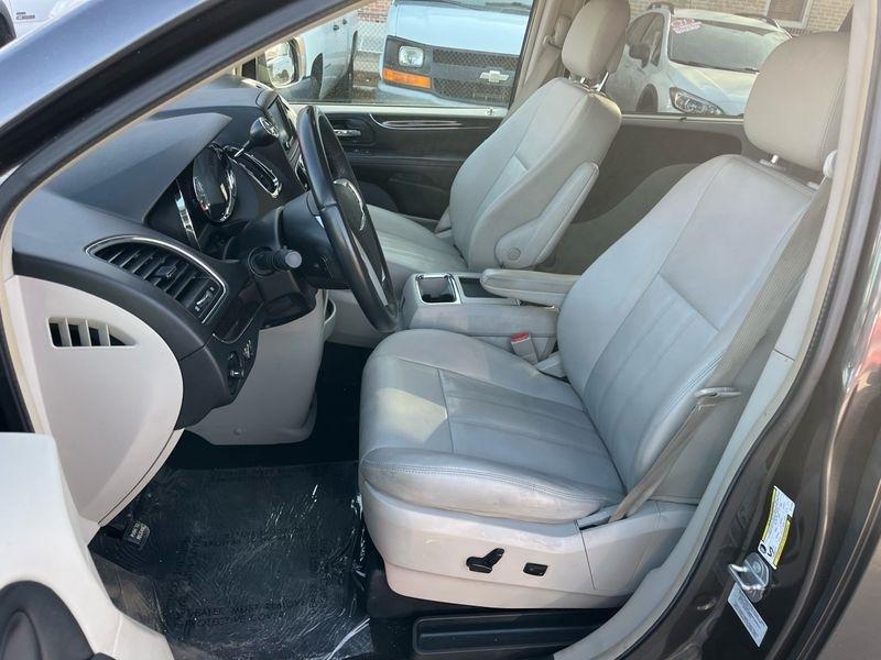 Chrysler Town & Country 4dr Wgn Touring 2016