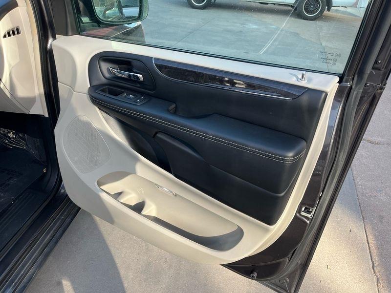 Chrysler Town & Country 4dr Wgn Touring 2016