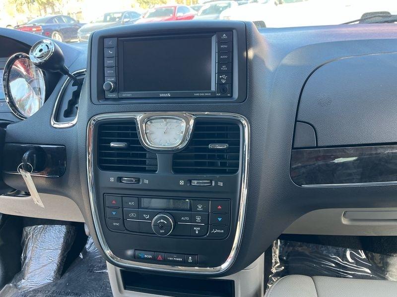 Chrysler Town & Country 4dr Wgn Touring 2016