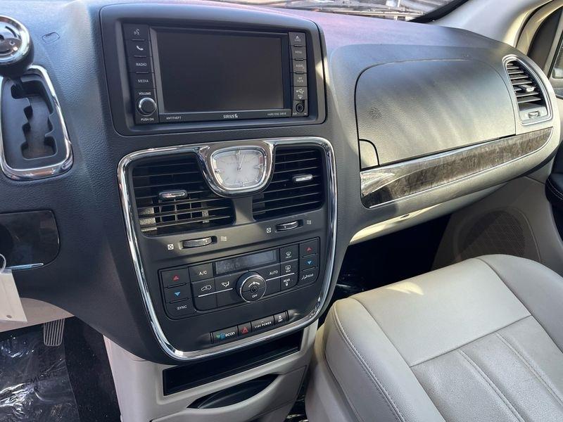 Chrysler Town & Country 4dr Wgn Touring 2016