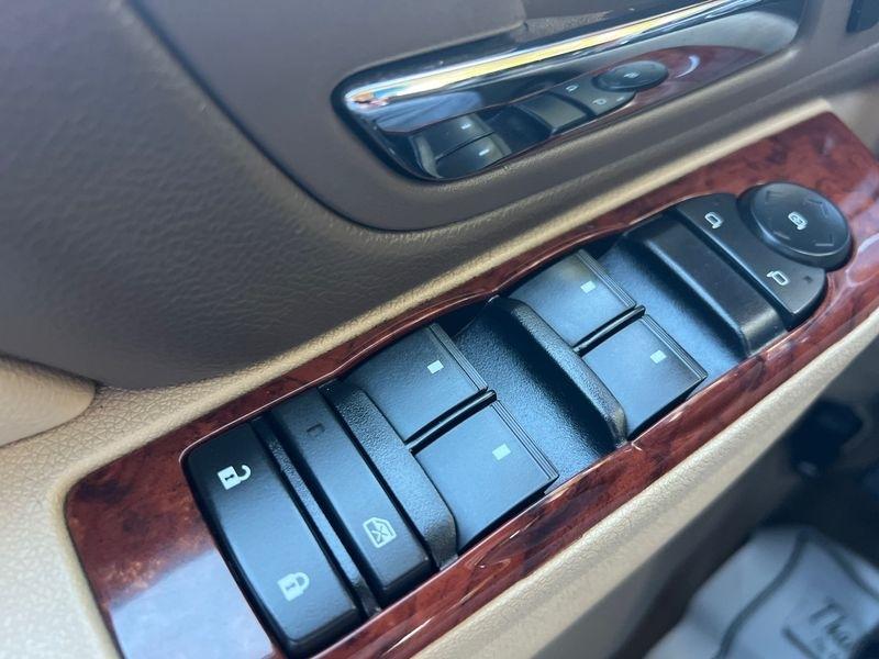 Chevrolet Suburban 4WD 4dr LT 2014