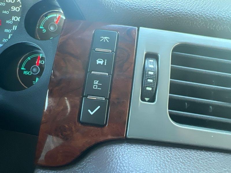 Chevrolet Suburban 4WD 4dr LT 2014