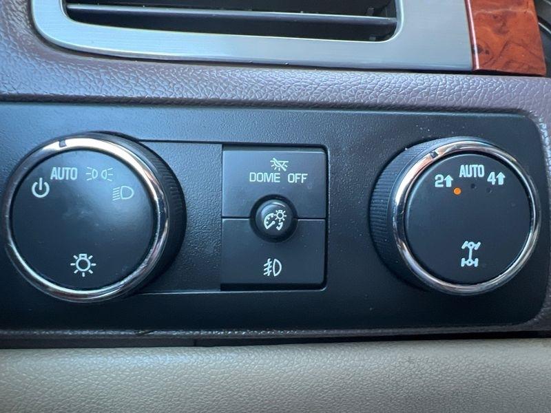 Chevrolet Suburban 4WD 4dr LT 2014