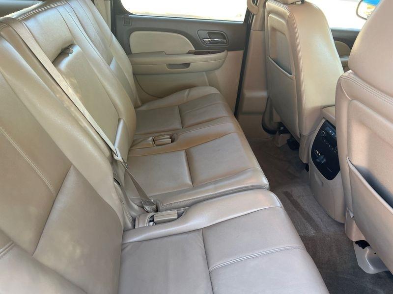 Chevrolet Suburban 4WD 4dr LT 2014