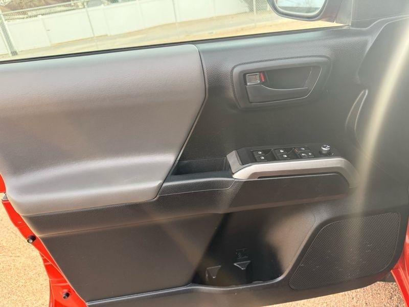 Toyota Tacoma 4WD Double Cab V6 MT TRD Off Road (Natl) 2016