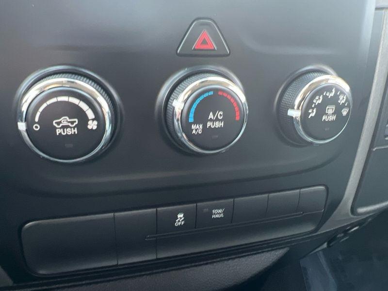 RAM 1500 2WD Quad Cab 140.5" Express 2014