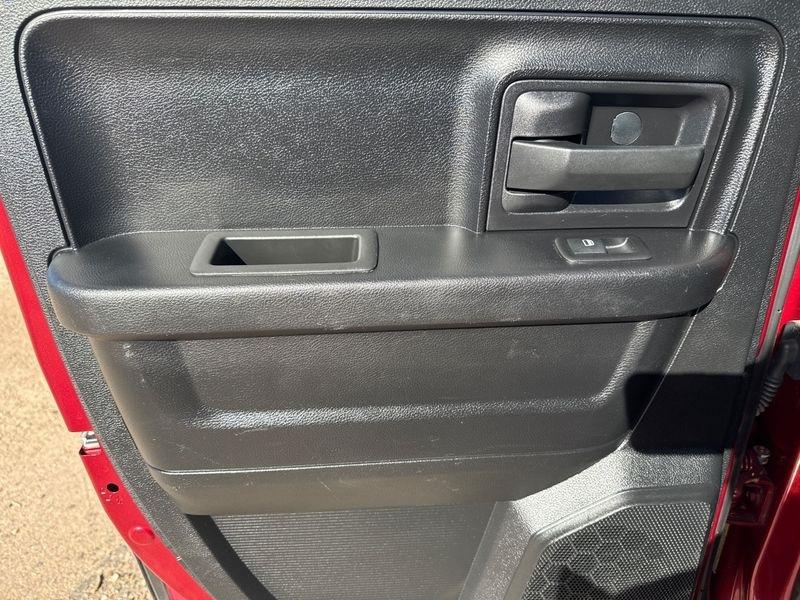 RAM 1500 2WD Quad Cab 140.5" Express 2014