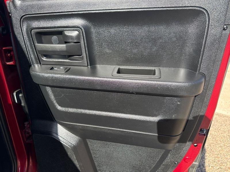 RAM 1500 2WD Quad Cab 140.5" Express 2014