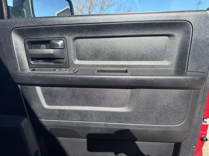 RAM 1500 2WD Quad Cab 140.5" Express 2014