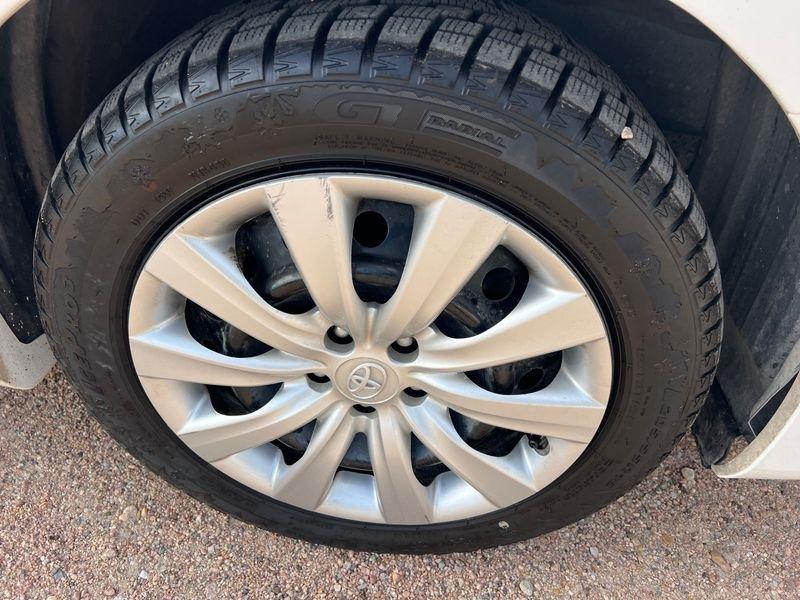 Toyota Corolla 4dr Sdn Auto LE (Natl) 2012