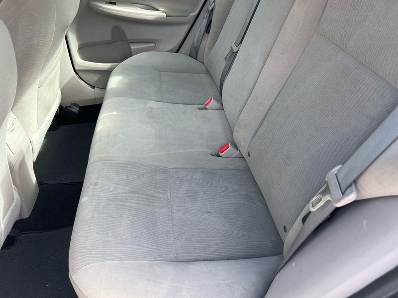 Toyota Corolla 4dr Sdn Auto LE (Natl) 2012