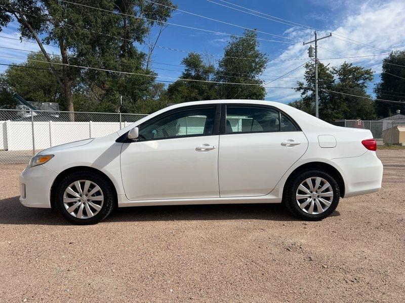 Toyota Corolla 4dr Sdn Auto LE (Natl) 2012