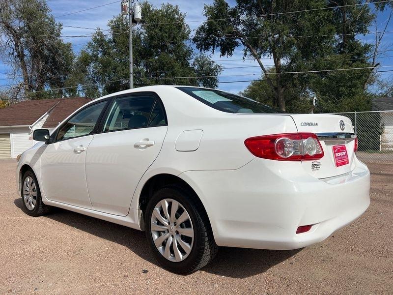 Toyota Corolla 4dr Sdn Auto LE (Natl) 2012