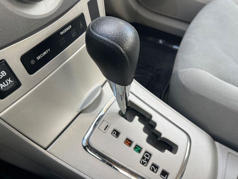 Toyota Corolla 4dr Sdn Auto LE (Natl) 2012