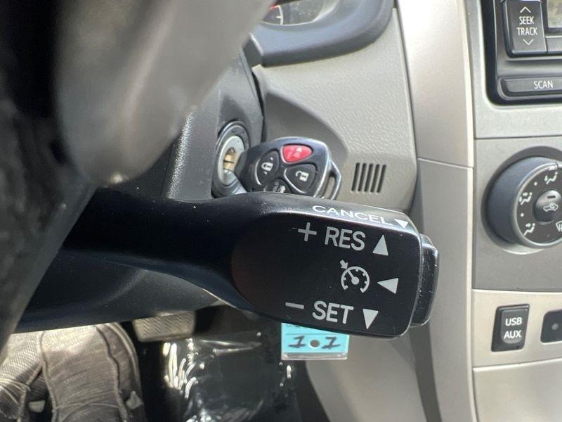 Toyota Corolla 4dr Sdn Auto LE (Natl) 2012