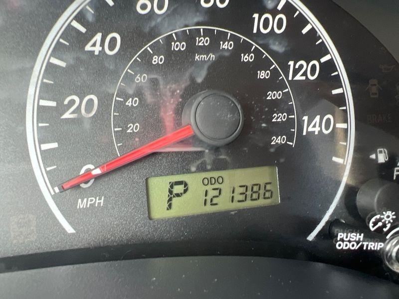 Toyota Corolla 4dr Sdn Auto LE (Natl) 2012