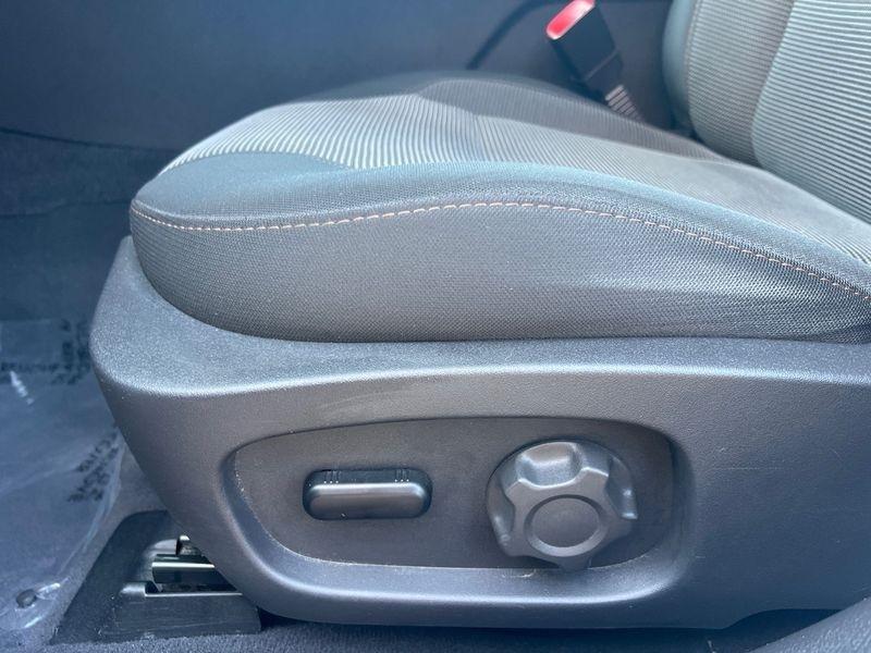 Ford Taurus 4dr Sdn SEL FWD 2010