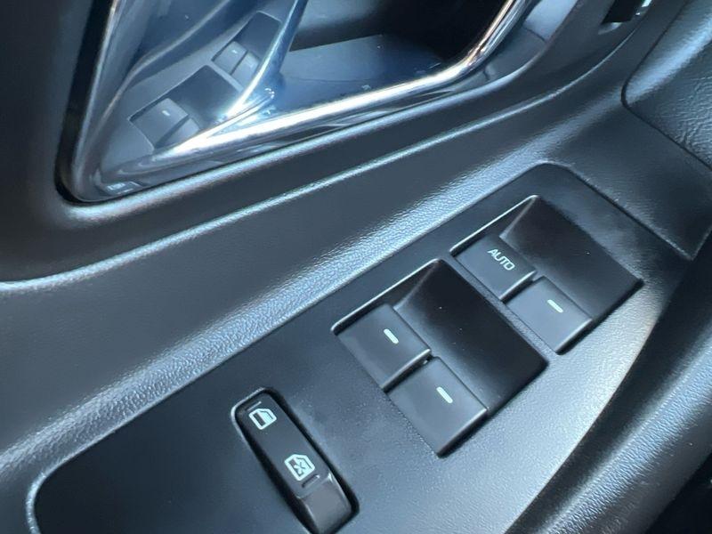 Ford Taurus 4dr Sdn SEL FWD 2010