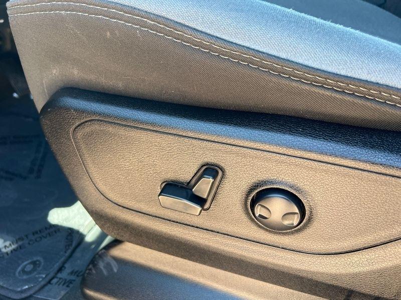 RAM 1500 Big Horn 4x4 Crew Cab 5'7" Box 2022