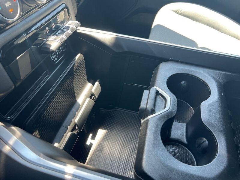 RAM 1500 Big Horn 4x4 Crew Cab 5'7" Box 2022