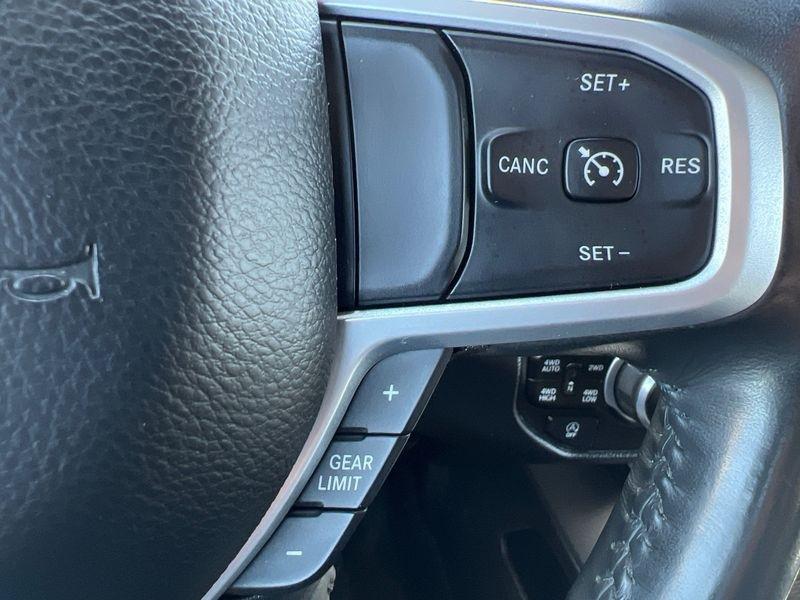 RAM 1500 Big Horn 4x4 Crew Cab 5'7" Box 2022