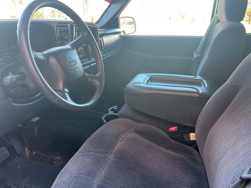 Chevrolet Silverado 2500HD Ext Cab 143.5" WB 4WD LS 2002