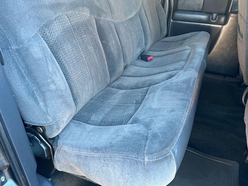 Chevrolet Silverado 2500HD Ext Cab 143.5" WB 4WD LS 2002