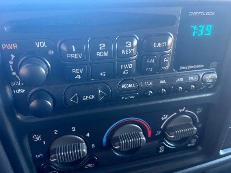 Chevrolet Silverado 2500HD Ext Cab 143.5" WB 4WD LS 2002