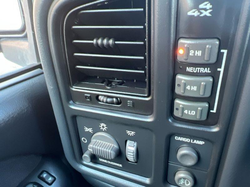 Chevrolet Silverado 2500HD Ext Cab 143.5" WB 4WD LS 2002