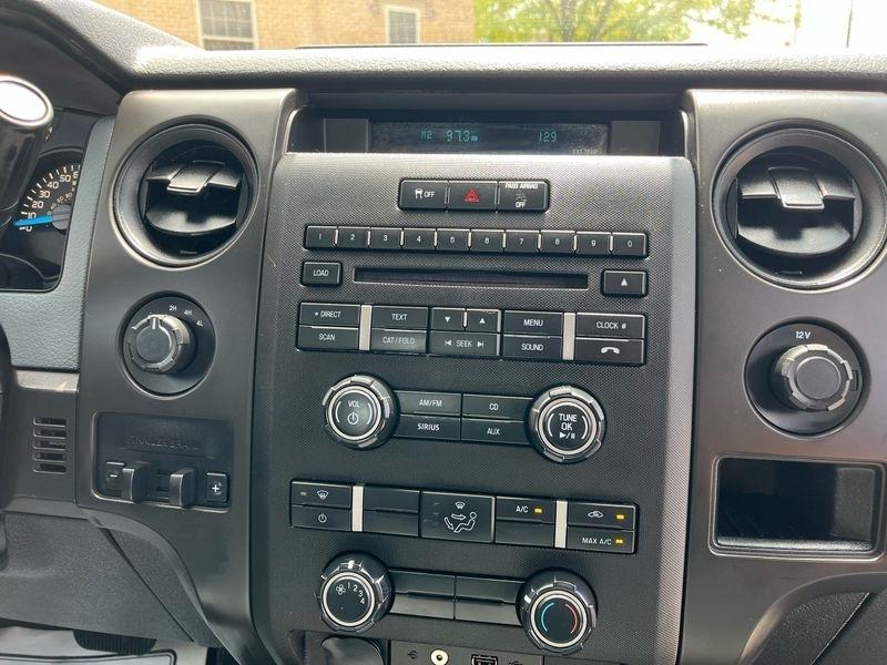 Ford F-150 4WD Reg Cab 145" XL w/HD Payload Pkg 2014