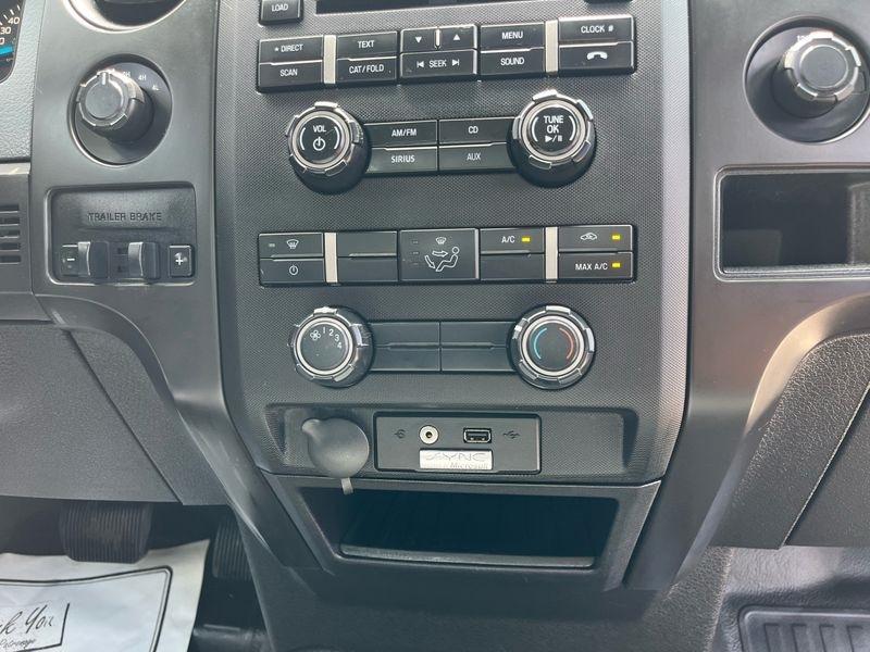 Ford F-150 4WD Reg Cab 145" XL w/HD Payload Pkg 2014