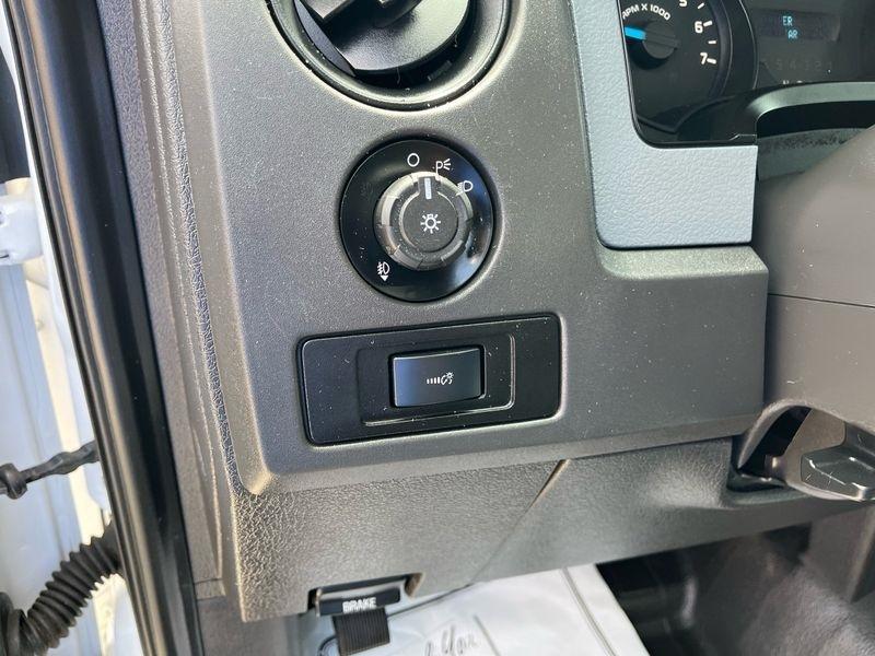 Ford F-150 4WD Reg Cab 145" XL w/HD Payload Pkg 2014