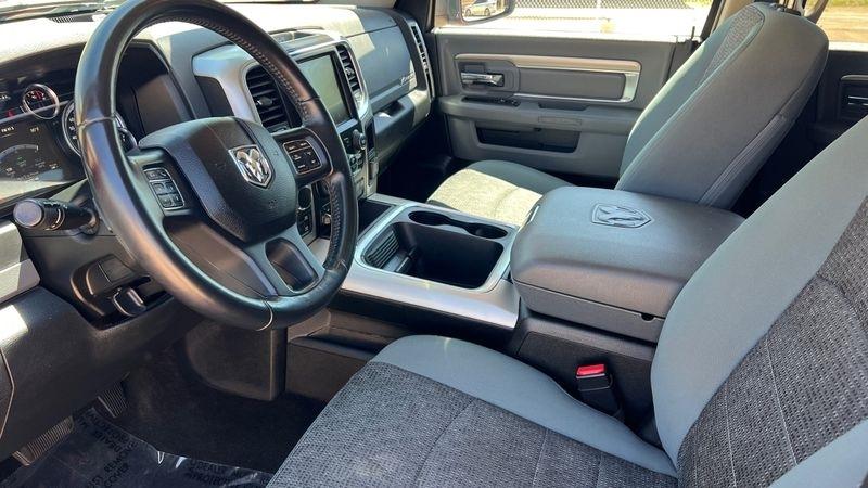RAM 1500 Big Horn 4x4 Crew Cab 6'4" Box 2017