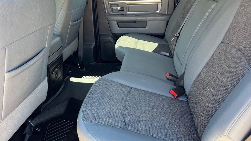 RAM 1500 Big Horn 4x4 Crew Cab 6'4" Box 2017