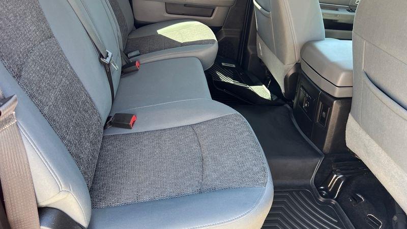 RAM 1500 Big Horn 4x4 Crew Cab 6'4" Box 2017