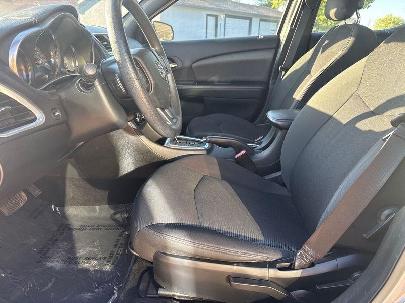 Dodge Avenger 4dr Sdn SE 2013