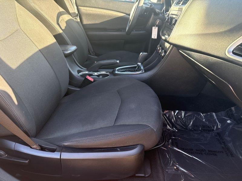 Dodge Avenger 4dr Sdn SE 2013