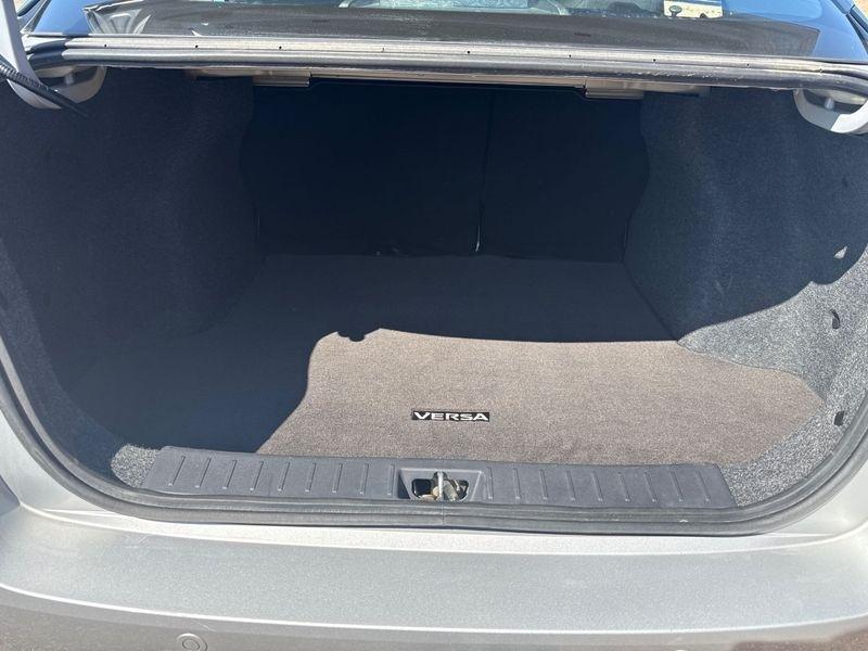 Nissan Versa SV CVT 2025